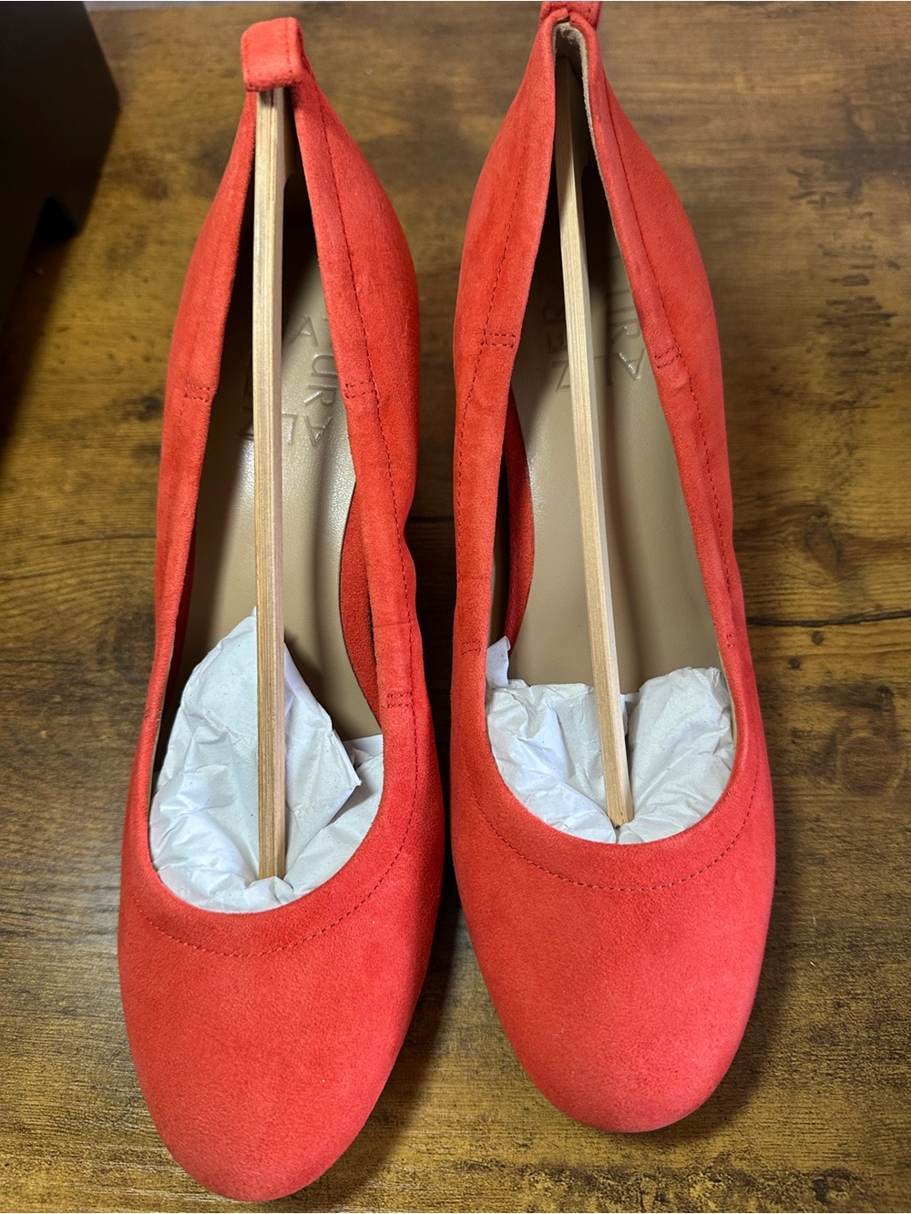 New Naturalizer Women's Dalee Pump Size 5 1/2  Orange suede